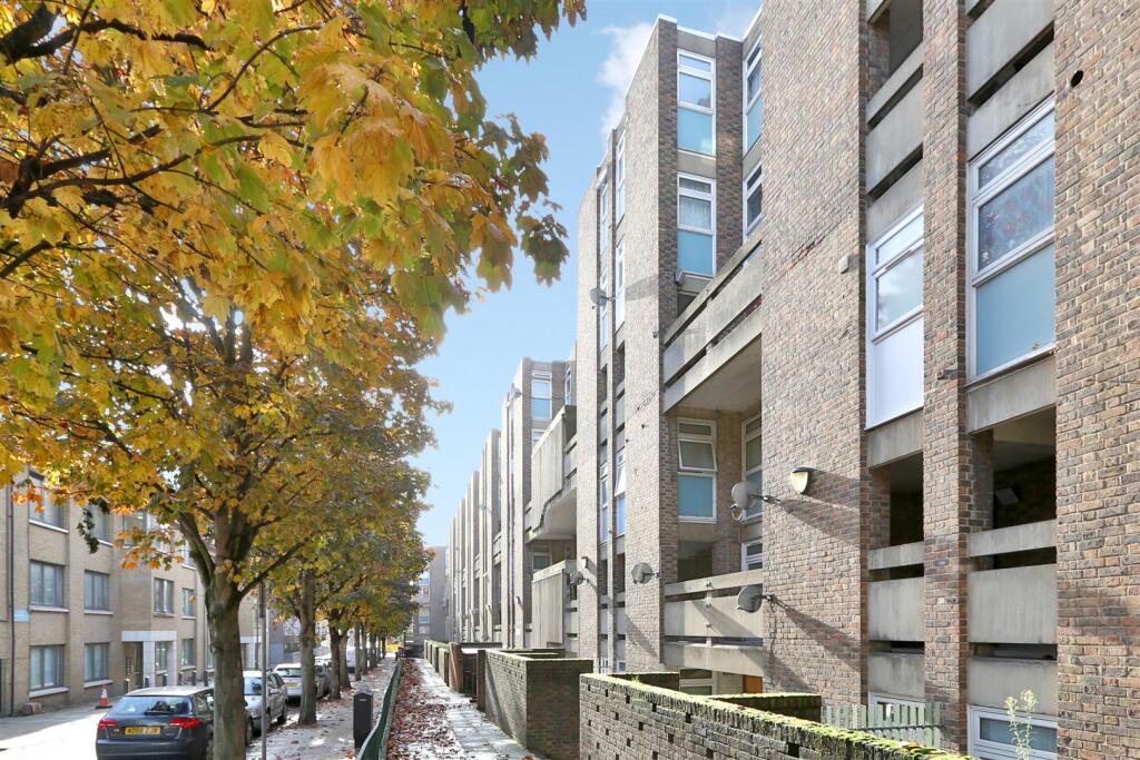 4 bed 1st Floor Flat for rent in Bethnal Green. From Elms Estates - Bethnal Green