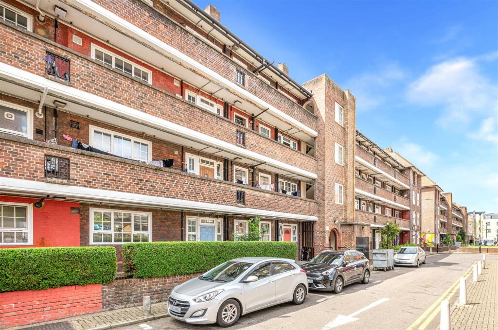 2 bed 1st Floor Flat for rent in London. From Elms Estates - Bethnal Green