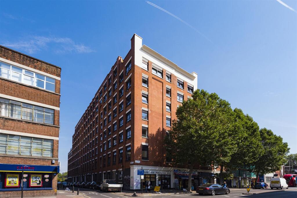 3 bed 1st Floor Flat for rent in London. From Elms Estates - Bethnal Green 3 bed 1st Floor Flat for rent in London. From Elms Estates - Bethnal Green