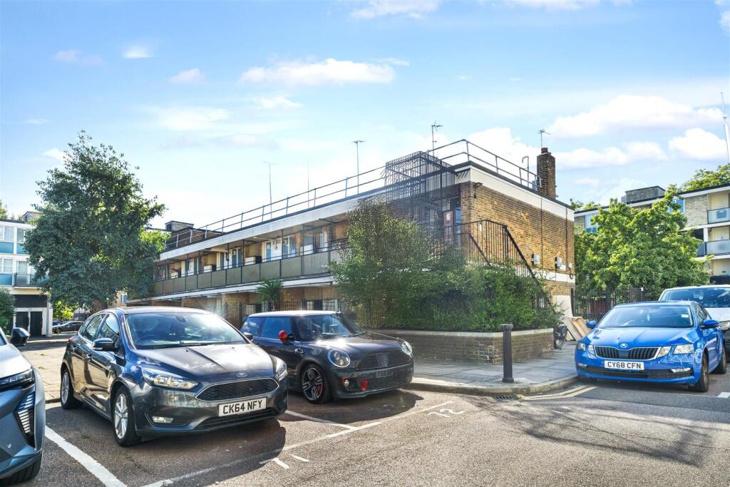 4 bed 1st Floor Flat for rent in Stepney. From Elms Estates - Bethnal Green