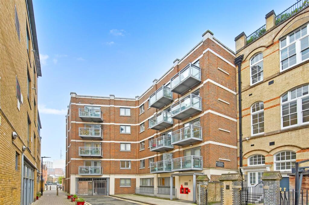 2 bed 1st Floor Flat for rent in Islington. From Elms Estates - Bethnal Green