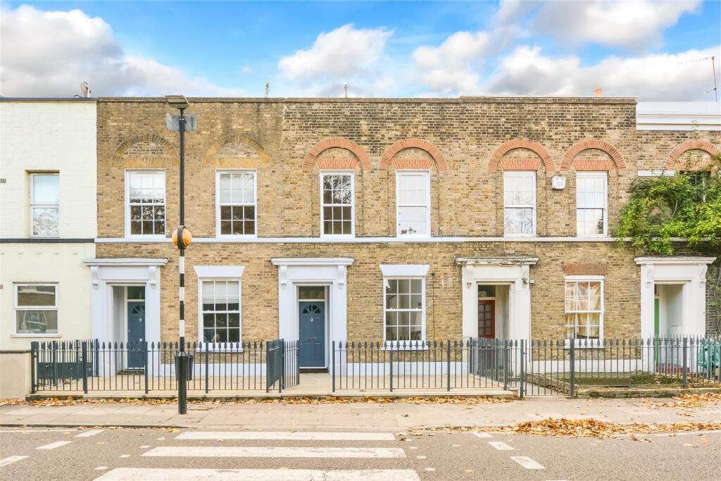 4 bed Mid Terraced House for rent in London. From Elms Estates - Bethnal Green