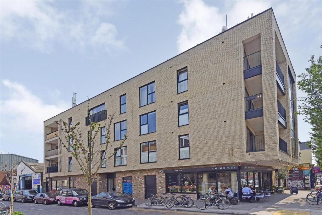 4 bed 1st Floor Flat for rent in London. From Elms Estates - Bethnal Green
