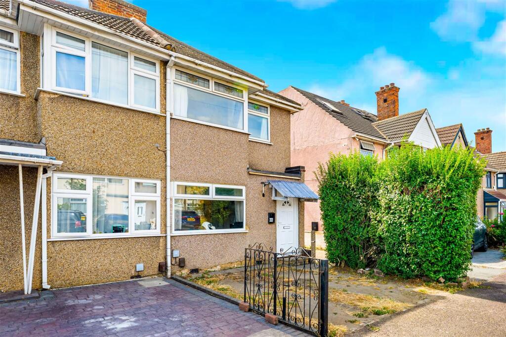 3 bed Semi Detached for rent in Dagenham. From Elms Estates - Bethnal Green 3 bed Semi Detached for rent in Dagenham. From Elms Estates - Bethnal Green