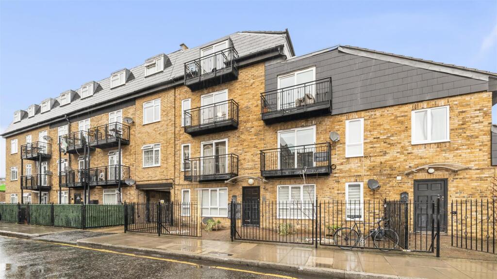 2 bed 1st Floor Flat for rent in London. From Elms Estates - Bethnal Green 2 bed 1st Floor Flat for rent in London. From Elms Estates - Bethnal Green