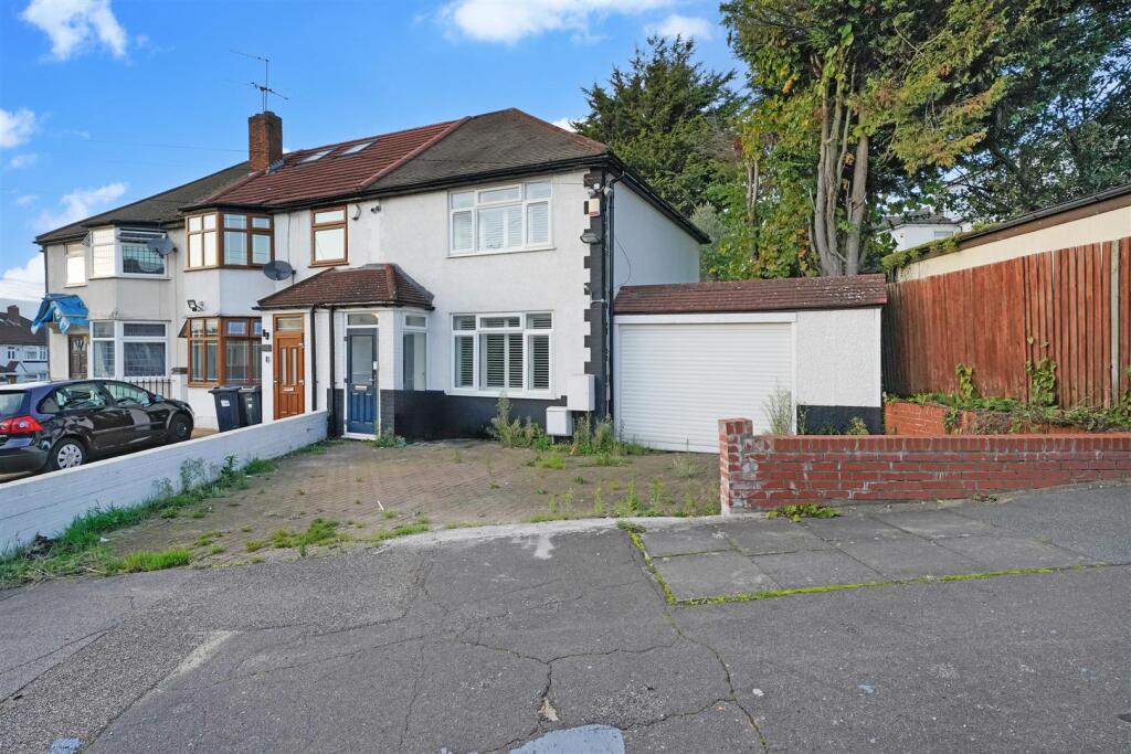 2 bed Semi Detached for rent in Ilford. From Elms Estates - Bethnal Green 2 bed Semi Detached for rent in Ilford. From Elms Estates - Bethnal Green