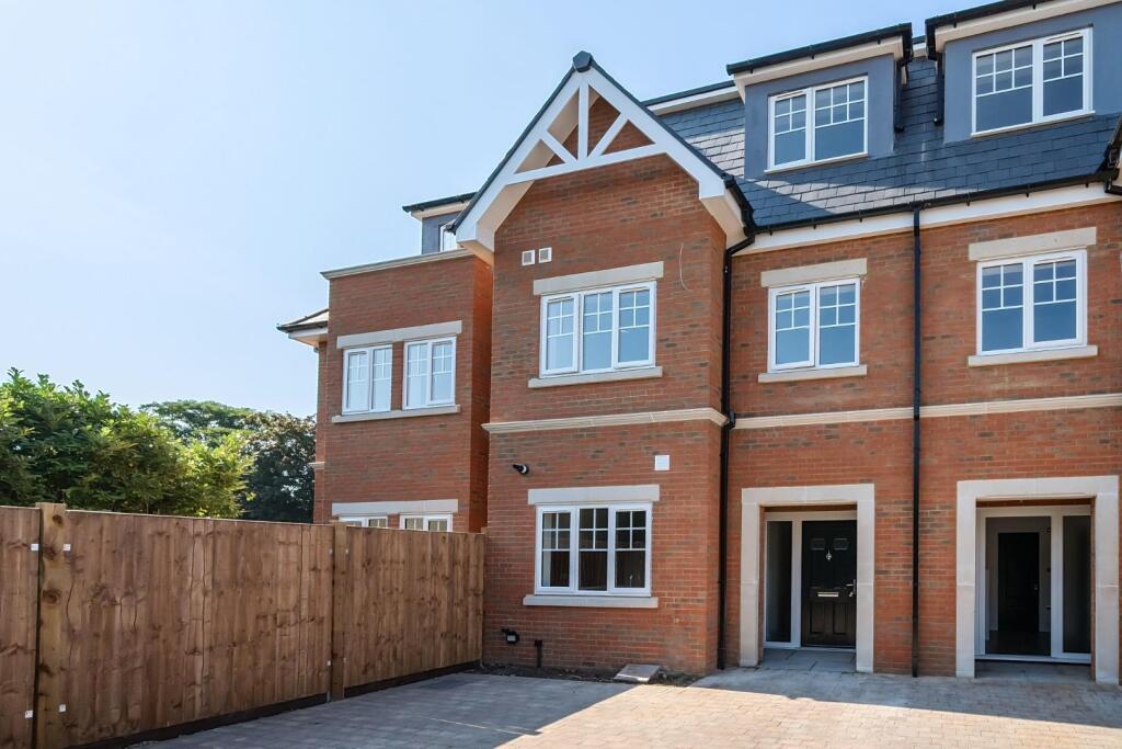 4 bed Mid Terraced House for rent in Windsor. From Hardings - Windsor