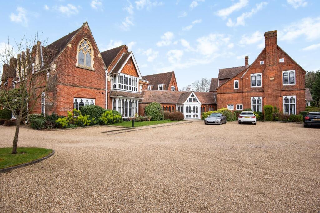 1 bed 1st Floor Flat for rent in Windsor. From Hardings - Windsor