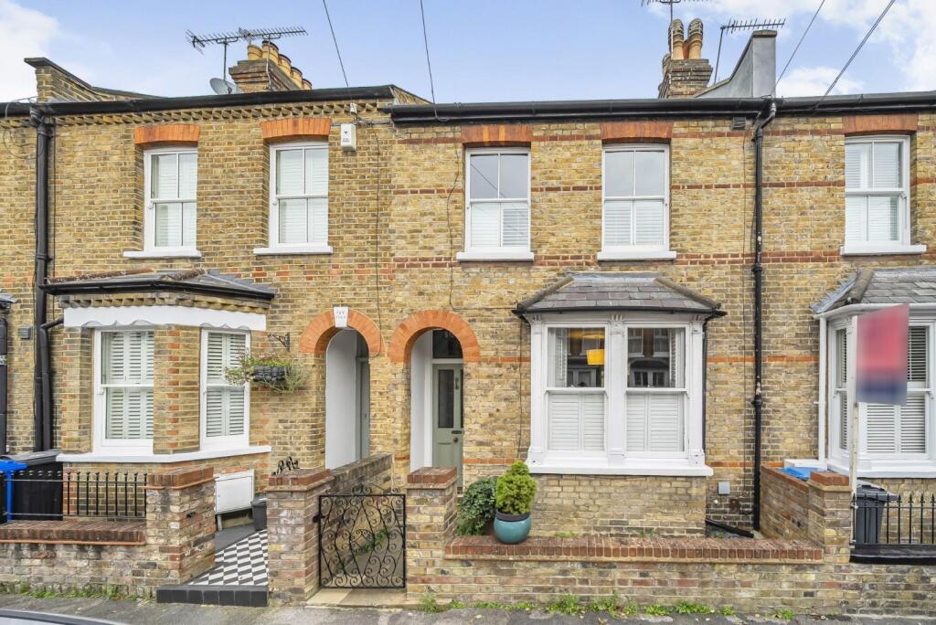 4 bed Mid Terraced House for rent in Windsor. From Hardings - Windsor 4 bed Mid Terraced House for rent in Windsor. From Hardings - Windsor