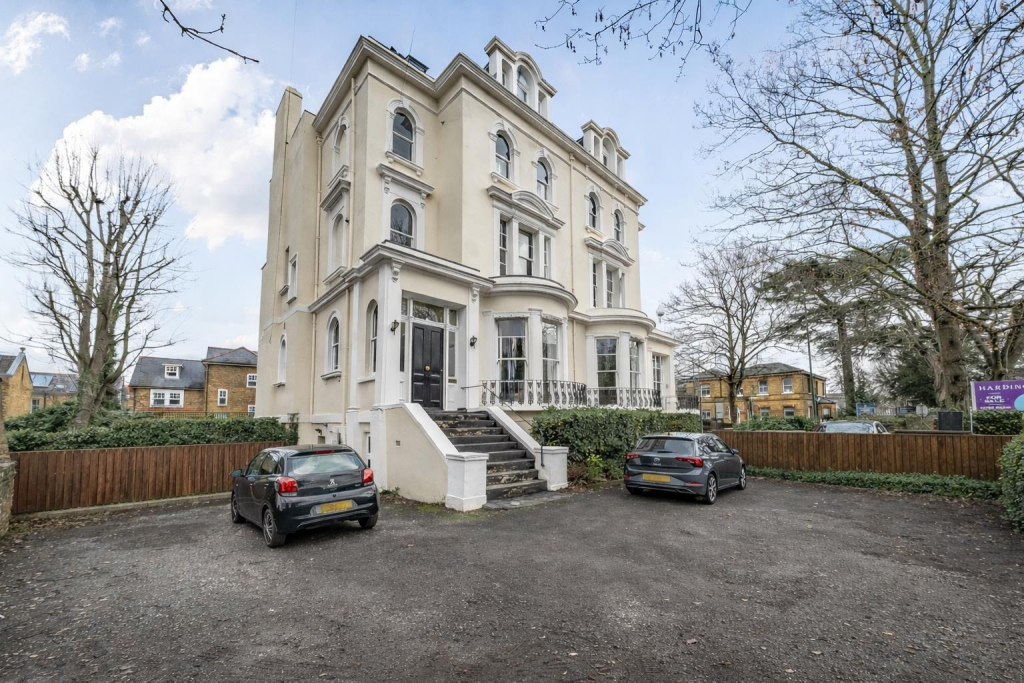 2 bed 1st Floor Flat for rent in Windsor. From Hardings - Windsor