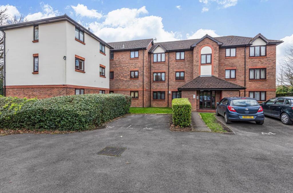 1 bed 1st Floor Flat for rent in Farnham Royal. From Hardings - Windsor