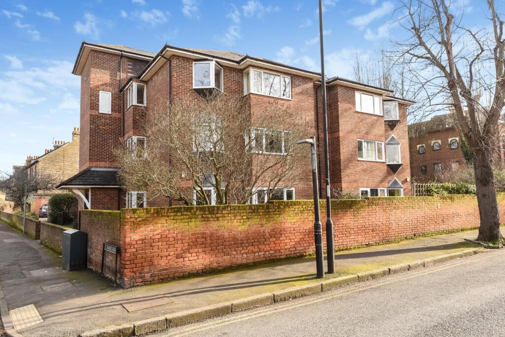 2 bed 1st Floor Flat for rent in Windsor. From Hardings - Windsor