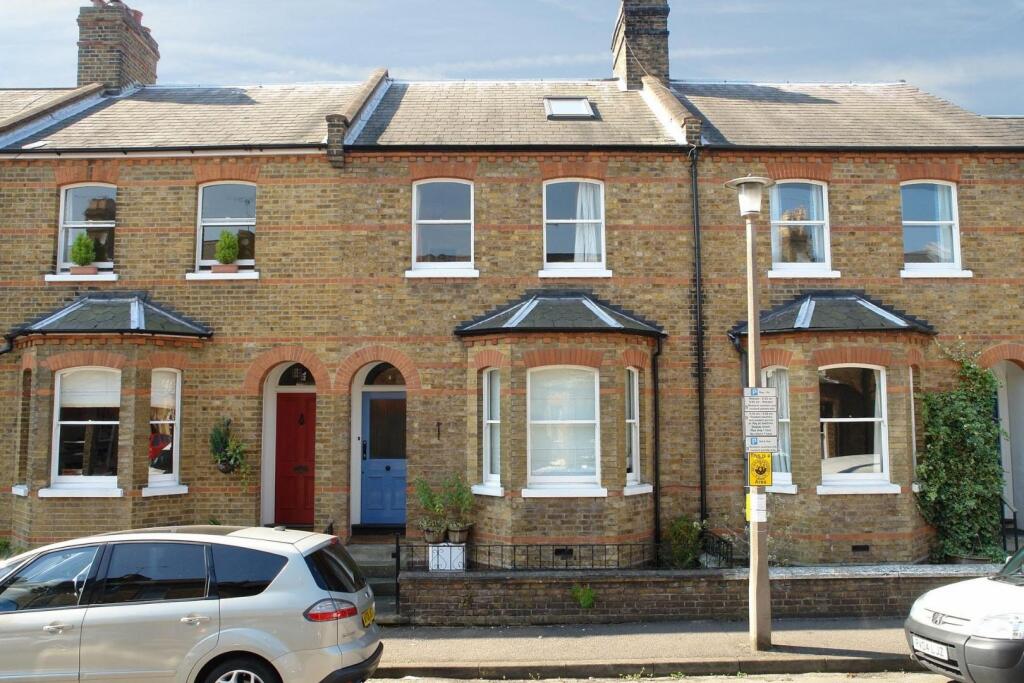 3 bed Mid Terraced House for rent in Windsor. From Hardings - Windsor
