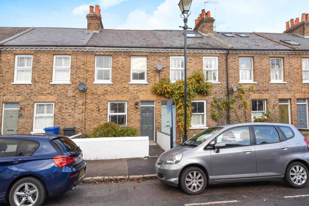 2 bed Mid Terraced House for rent in Windsor. From Hardings - Windsor