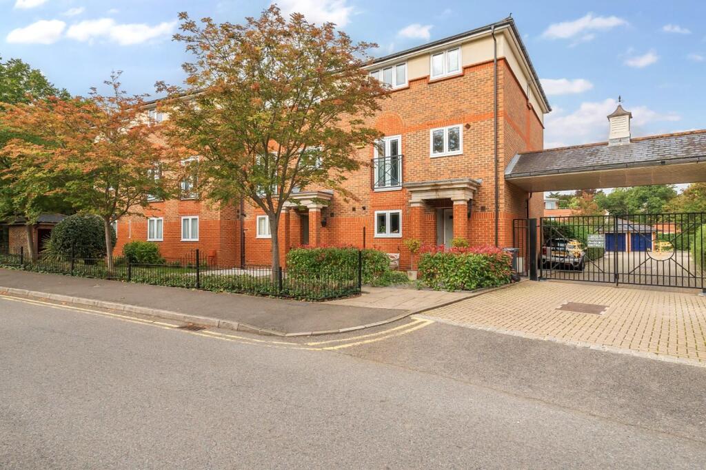 2 bed 1st Floor Flat for rent in Windsor. From Hardings - Windsor