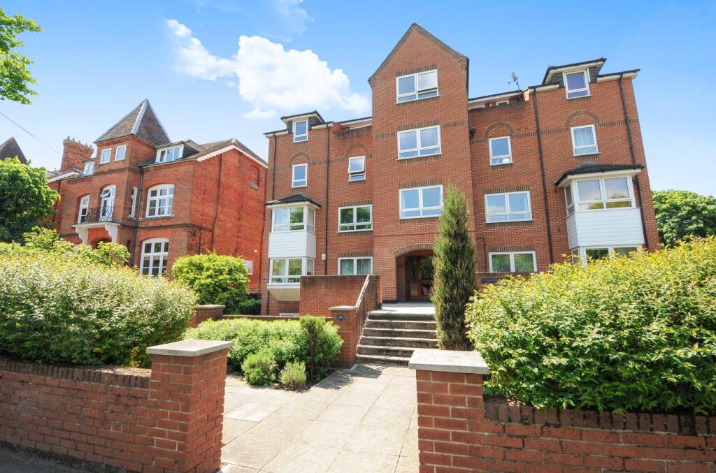 2 bed 1st Floor Flat for rent in Windsor. From Hardings - Windsor
