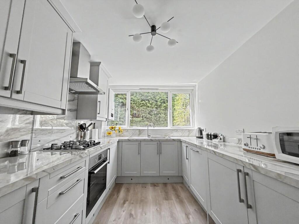 3 bed Apartment for rent in Windsor. From Hardings - Windsor 3 bed Apartment for rent in Windsor. From Hardings - Windsor