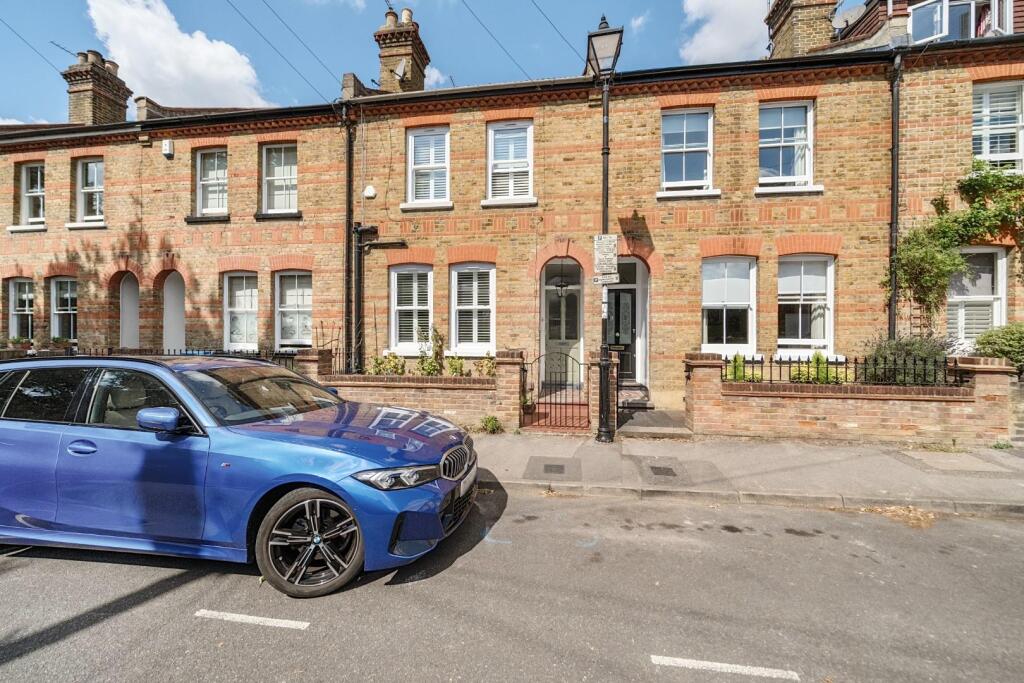 4 bed Mid Terraced House for rent in Windsor. From Hardings - Windsor 4 bed Mid Terraced House for rent in Windsor. From Hardings - Windsor