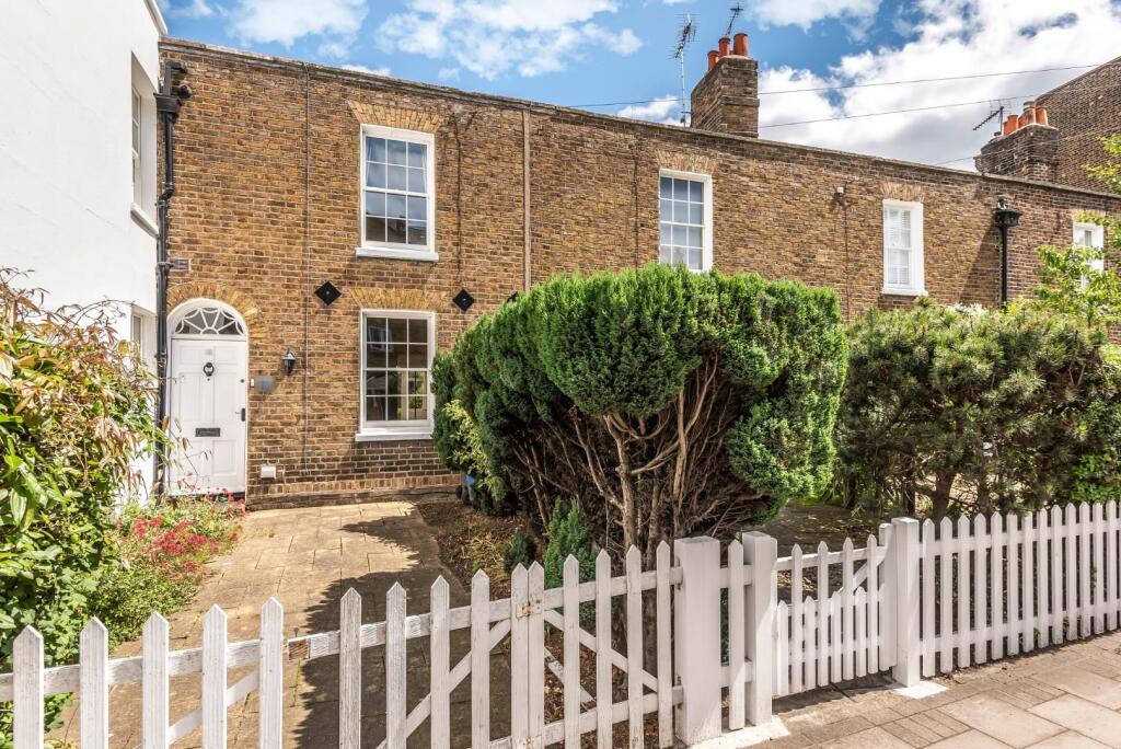 2 bed Mid Terraced House for rent in Windsor. From Hardings - Windsor