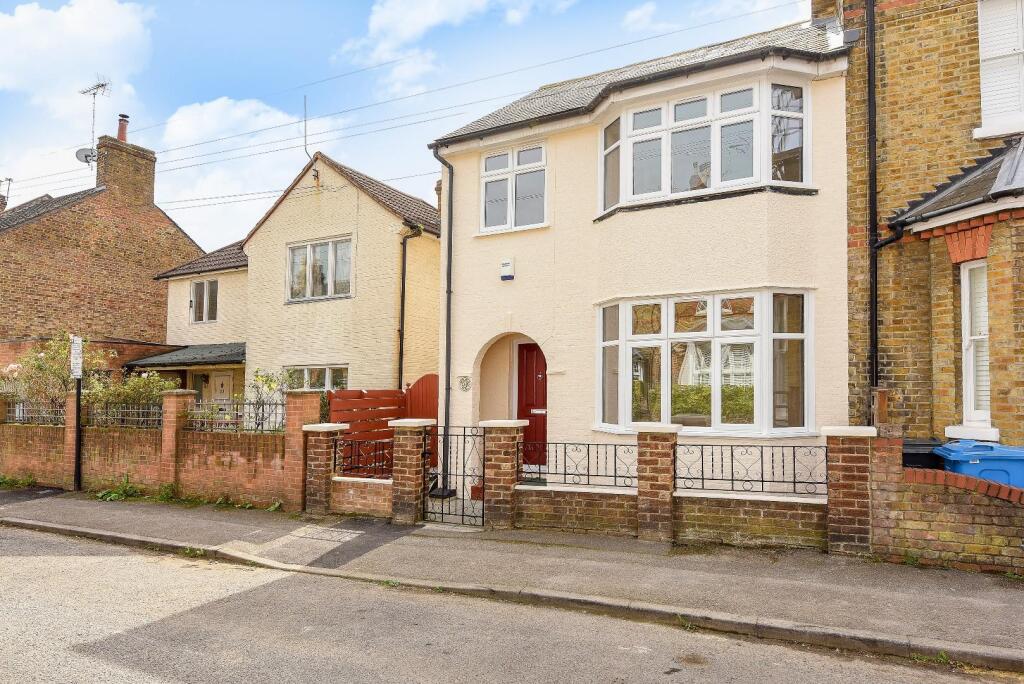 3 bed End of Terrace for rent in Windsor. From Hardings - Windsor