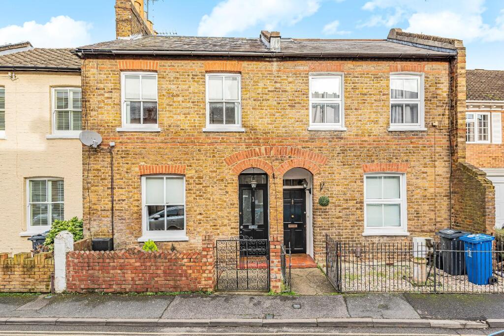 2 bed Mid Terraced House for rent in Windsor. From Hardings - Windsor