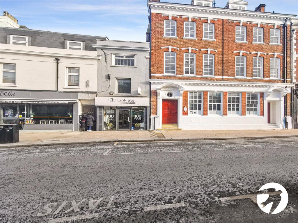 2 bed Penthouse for rent in Crayford. From Robinson Jackson - Barnehurst