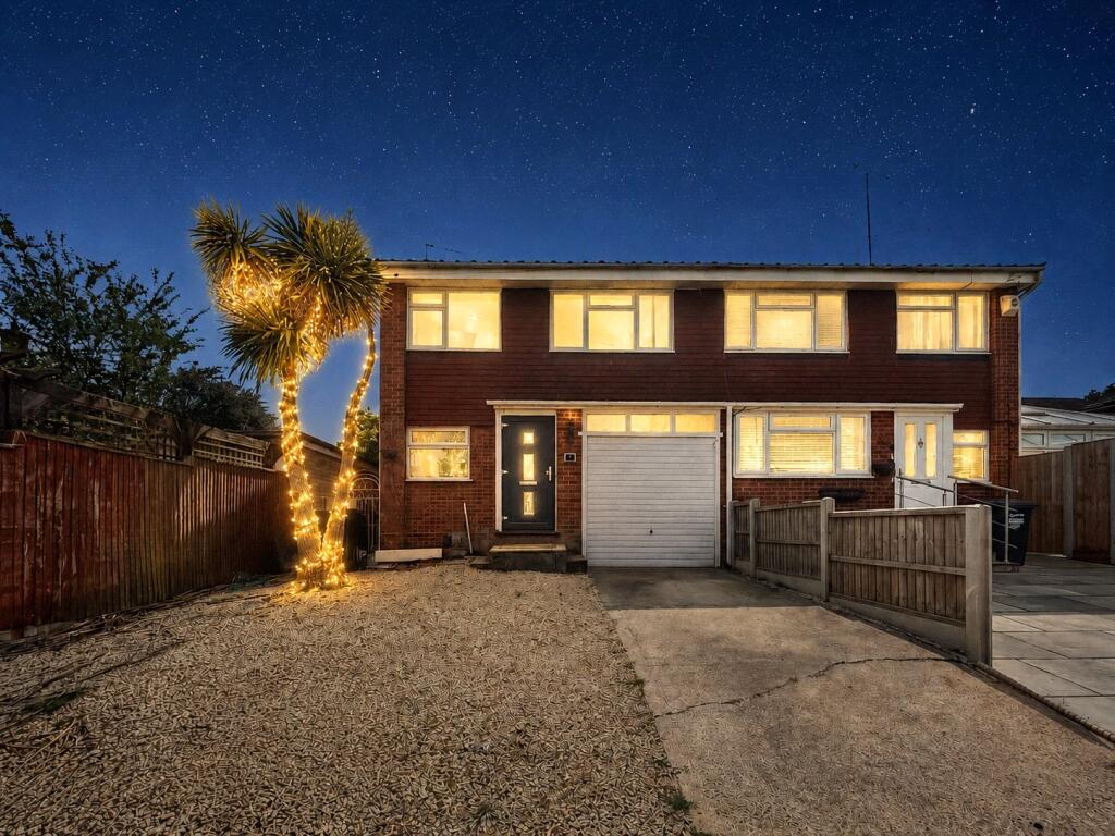 4 bed Semi Detached for rent in Joyden's Wood. From Robinson Jackson - Barnehurst 4 bed Semi Detached for rent in Joyden's Wood. From Robinson Jackson - Barnehurst