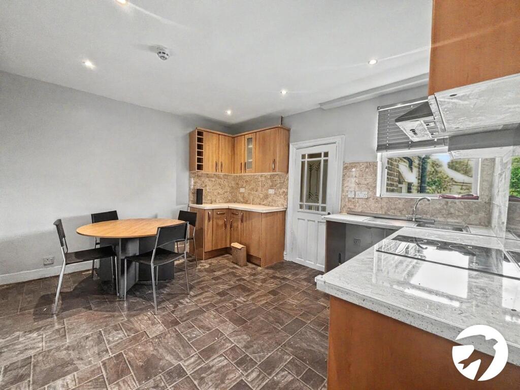 3 bed 1st Floor Flat for rent in Erith. From Robinson Jackson - Barnehurst