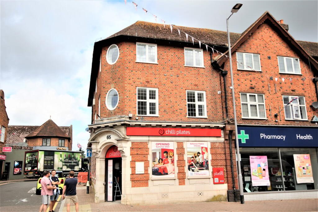 3 bed Apartment for rent in Gerrards Cross. From Rodgers Estate Agents - Chalfont St. Peter