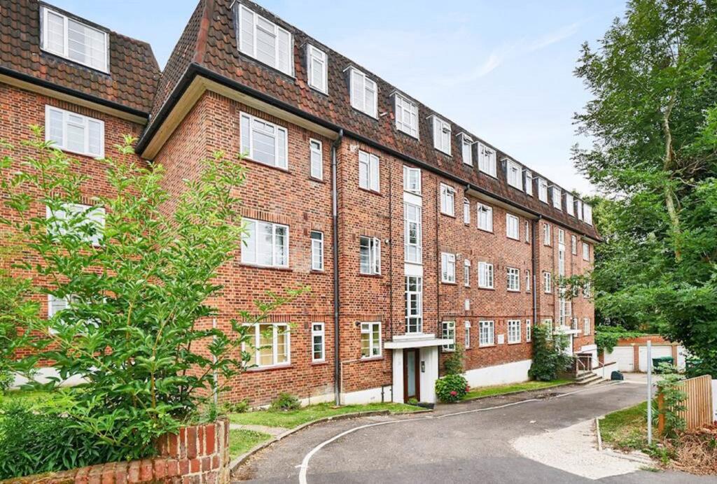 2 bed Apartment for rent in Penge. From Rodgers Estate Agents - Chalfont St. Peter