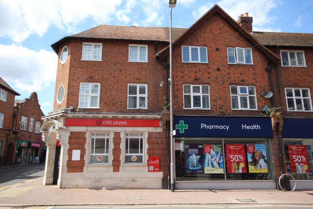 2 bed Apartment for rent in Gerrards Cross. From Rodgers Estate Agents - Chalfont St. Peter