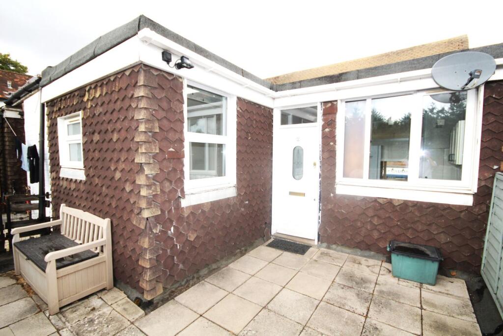 2 bed Apartment for rent in Gerrards Cross. From Rodgers Estate Agents - Chalfont St. Peter