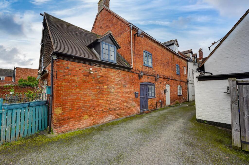 3 bed Duplex for rent in Alcester. From Johnsons Property Consultants - Evesham