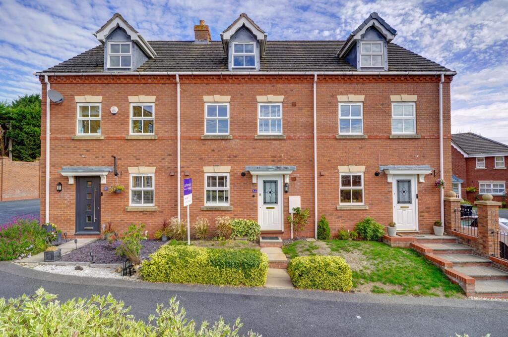 3 bed Mid Terraced House for rent in Evesham. From Johnsons Property Consultants - Evesham