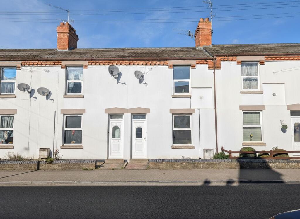 3 bed Mid Terraced House for rent in Evesham. From Johnsons Property Consultants - Evesham