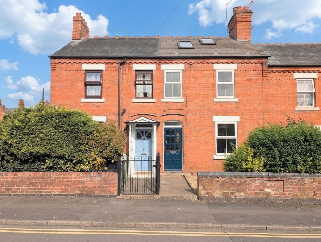 3 bed Mid Terraced House for rent in Evesham. From Johnsons Property Consultants - Evesham