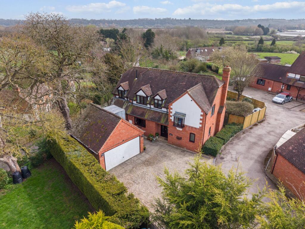 5 bed Detached for rent in Harvington. From Johnsons Property Consultants - Evesham