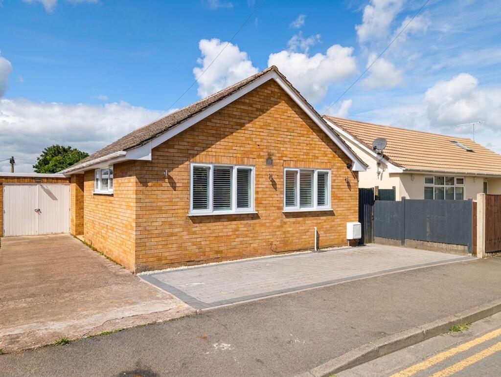 2 bed Detached bungalow for rent in Worcester. From Johnsons Property Consultants - Evesham