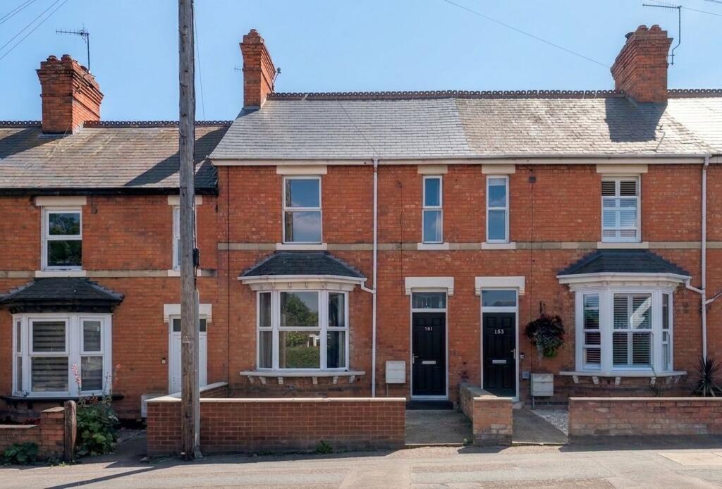 3 bed Mid Terraced House for rent in Evesham. From Johnsons Property Consultants - Evesham