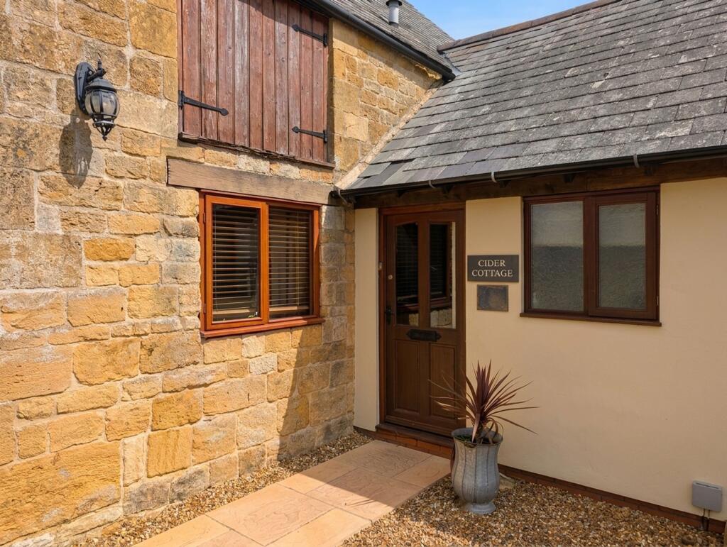 3 bed Barn Conversion for rent in Broadway. From Johnsons Property Consultants - Evesham