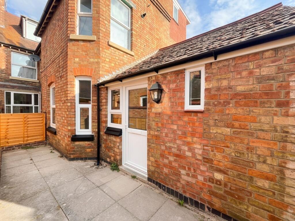 1 bed 1st Floor Flat for rent in Evesham. From Johnsons Property Consultants - Evesham 1 bed 1st Floor Flat for rent in Evesham. From Johnsons Property Consultants - Evesham