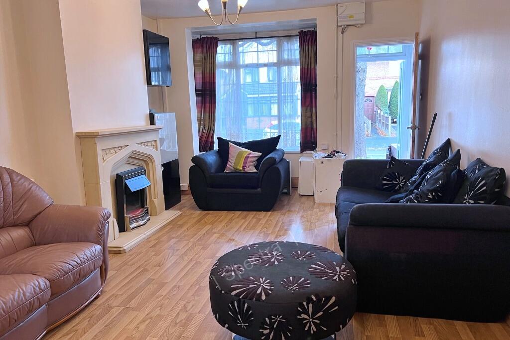 3 bed Mid Terraced House for rent in Birmingham. From Spectra Property Services - Kings Heath