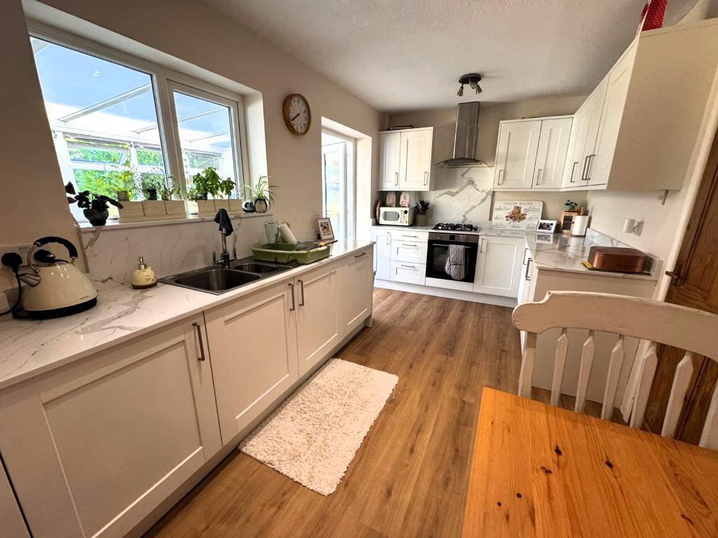 4 bed Semi Detached for rent in Arnold. From Janet Jones Property Services - Sherwood 4 bed Semi Detached for rent in Arnold. From Janet Jones Property Services - Sherwood