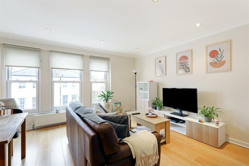 2 bed Flat for rent in London. From Allan Fuller