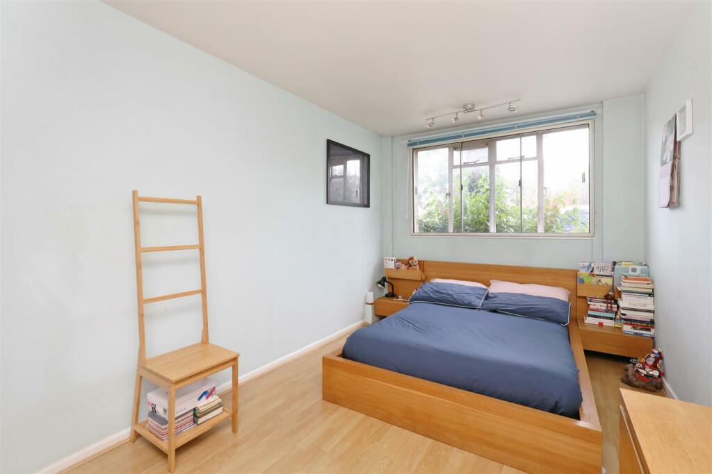3 bed Flat for rent in London. From Allan Fuller