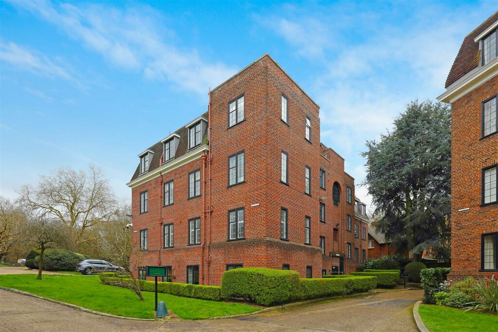 2 bed Flat for rent in Putney. From Allan Fuller