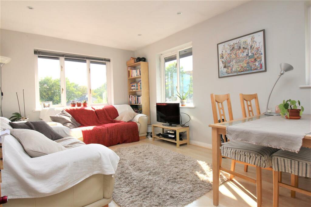 2 bed Flat for rent in Wandsworth. From Allan Fuller