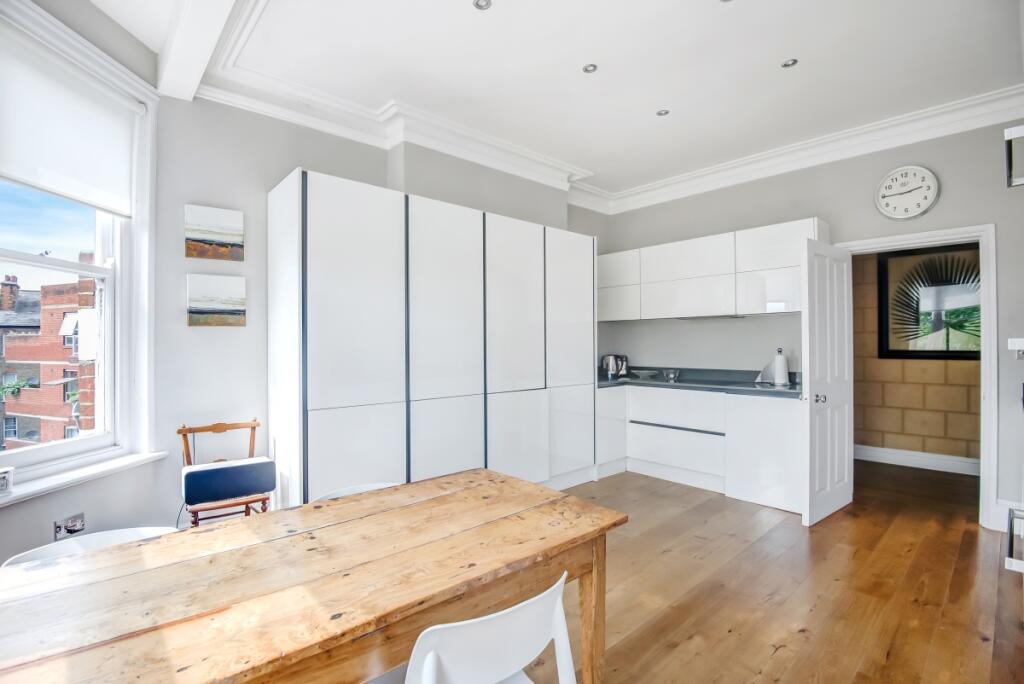 3 bed Flat for rent in Chelsea. From Kinleigh Folkard & Hayward