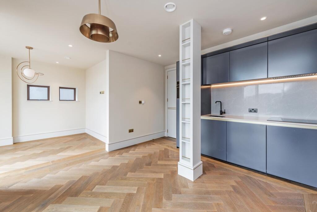 1 bed 1st Floor Flat for rent in London. From Kinleigh Folkard & Hayward - Sales - Fulham and Chelsea