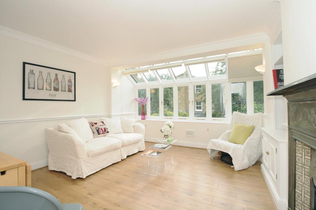 2 bed 1st Floor Flat for rent in London. From Kinleigh Folkard & Hayward - Sales - Fulham and Chelsea